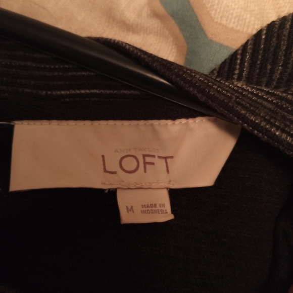 LOFT brand beautiful top - Picture 3 of 4